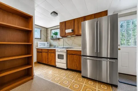 16 E Grove Street Massapequa NY 11758