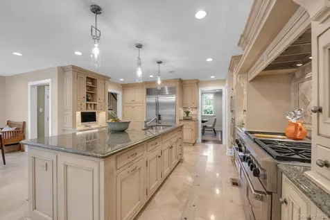74 Litchfield Road Port Washington NY 11050