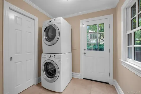 74 Litchfield Road Port Washington NY 11050