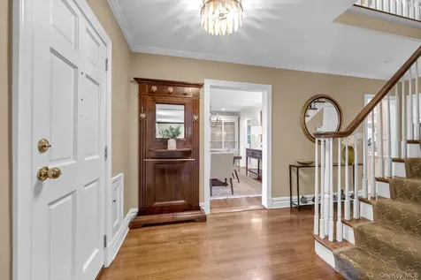 74 Litchfield Road Port Washington NY 11050