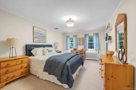 74 Litchfield Road Port Washington NY 11050