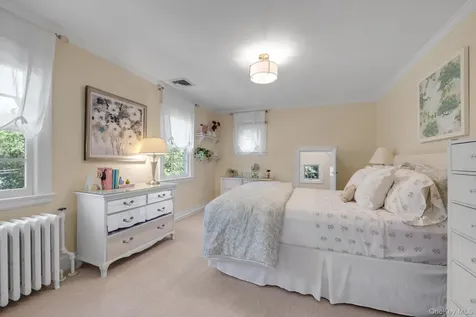 74 Litchfield Road Port Washington NY 11050