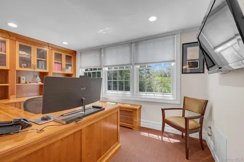 74 Litchfield Road Port Washington NY 11050