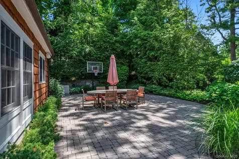 74 Litchfield Road Port Washington NY 11050