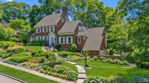 74 Litchfield Road Port Washington NY 11050