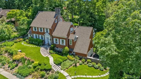 74 Litchfield Road Port Washington NY 11050