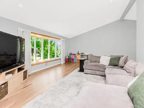 36 Balmoral Crescent White Plains NY 10607