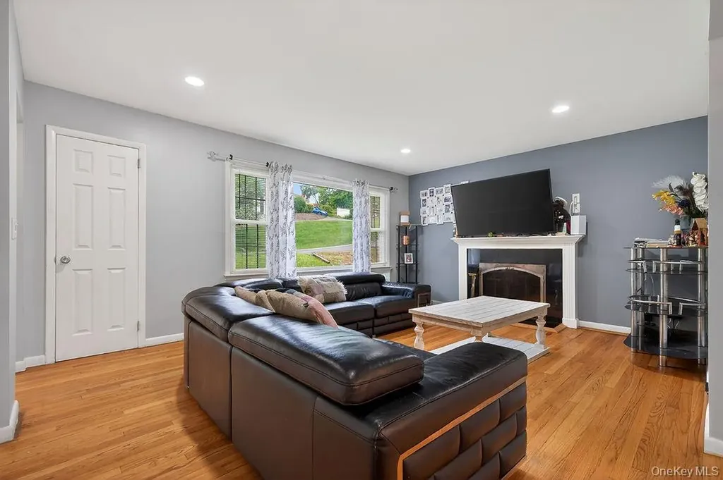 33 S Mortimer Avenue Elmsford NY 10523