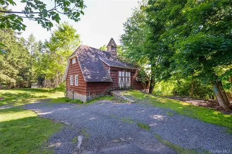 6 S Post Lane Airmont NY 10952
