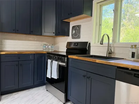25 Gilbert Drive Hyde Park NY 12538
