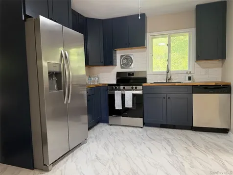 25 Gilbert Drive Hyde Park NY 12538