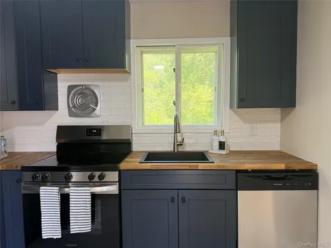 25 Gilbert Drive Hyde Park NY 12538