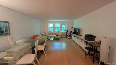 30 Pearsall Avenue N Glen Cove NY 11542