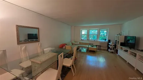 30 Pearsall Avenue N Glen Cove NY 11542