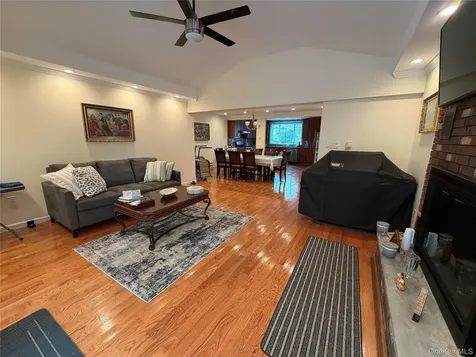 8 Peter Way Kiamesha Lake NY 12751