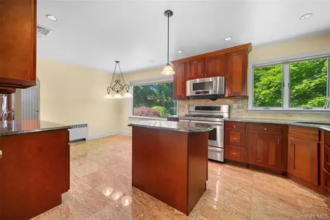 49 The Birches Roslyn Estates NY 11576