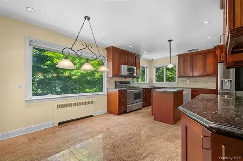 49 The Birches Roslyn Estates NY 11576