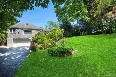 49 The Birches Roslyn Estates NY 11576