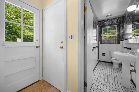 49 The Birches Roslyn Estates NY 11576