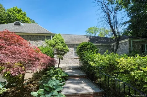 49 The Birches Roslyn Estates NY 11576
