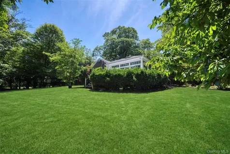 49 The Birches Roslyn Estates NY 11576