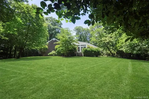 49 The Birches Roslyn Estates NY 11576