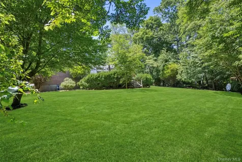 49 The Birches Roslyn Estates NY 11576