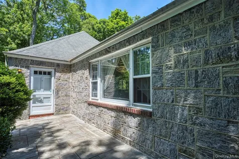 49 The Birches Roslyn Estates NY 11576