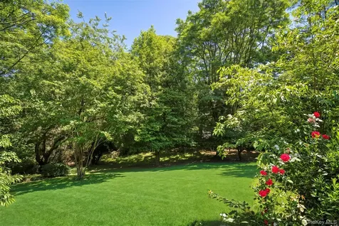 49 The Birches Roslyn Estates NY 11576