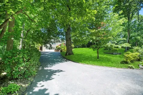 49 The Birches Roslyn Estates NY 11576