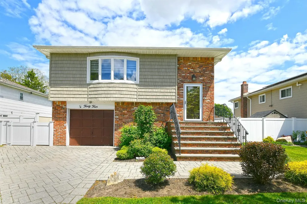 44 Derby Avenue Greenlawn NY 11740