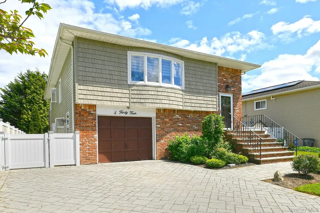 44 Derby Avenue Greenlawn NY 11740