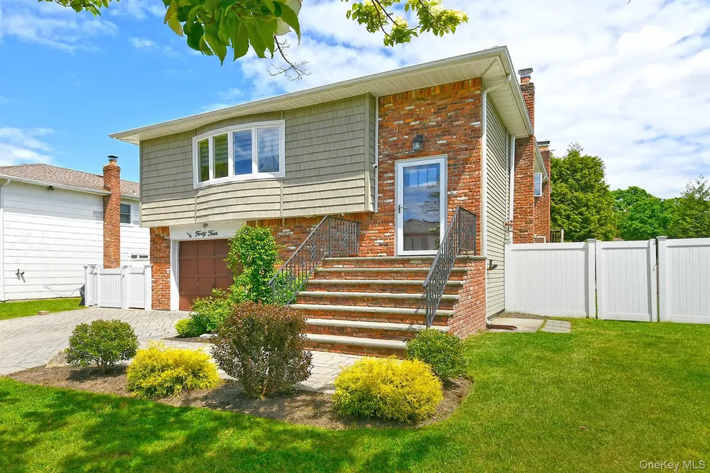 44 Derby Avenue Greenlawn NY 11740