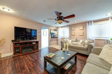 4 Country Greens Drive Holtsville NY 11742