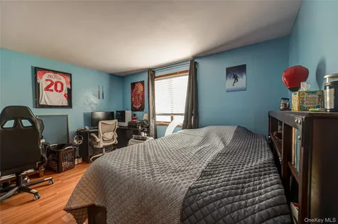 4 Country Greens Drive Holtsville NY 11742