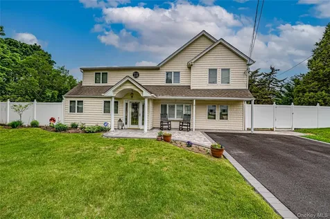 4 Country Greens Drive Holtsville NY 11742