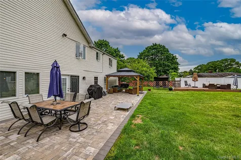 4 Country Greens Drive Holtsville NY 11742
