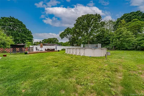 4 Country Greens Drive Holtsville NY 11742