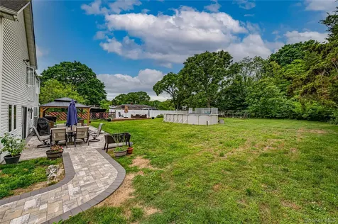 4 Country Greens Drive Holtsville NY 11742