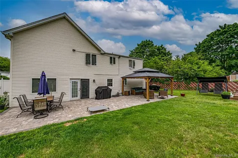 4 Country Greens Drive Holtsville NY 11742