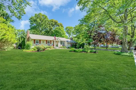 25 Del Place Hauppauge NY 11788