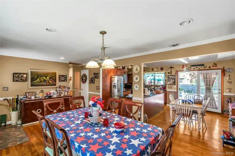25 Del Place Hauppauge NY 11788
