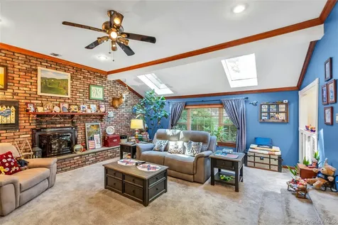 25 Del Place Hauppauge NY 11788