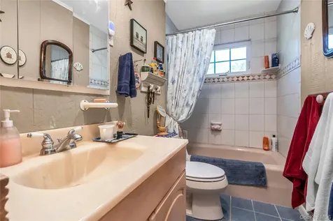 25 Del Place Hauppauge NY 11788