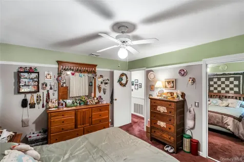 25 Del Place Hauppauge NY 11788