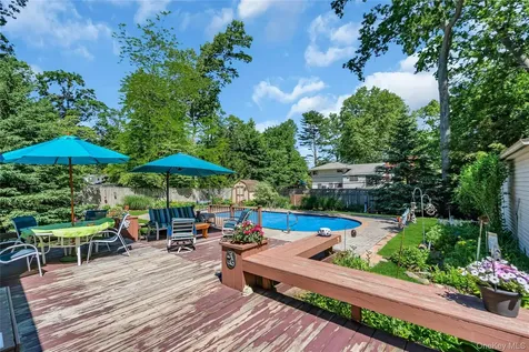 25 Del Place Hauppauge NY 11788