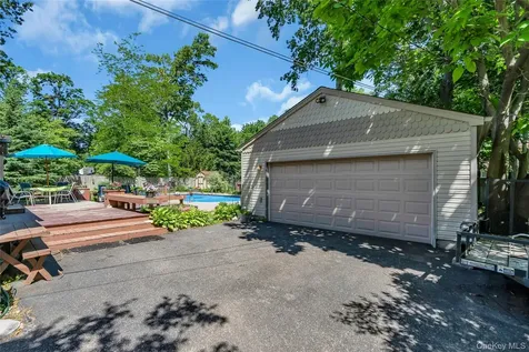25 Del Place Hauppauge NY 11788