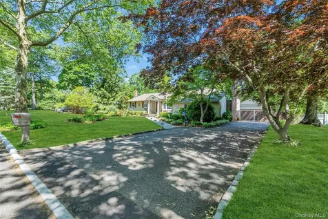25 Del Place Hauppauge NY 11788