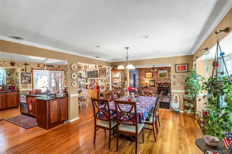 25 Del Place Hauppauge NY 11788
