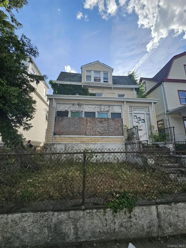 328 S 1st Avenue Mount Vernon NY 10550